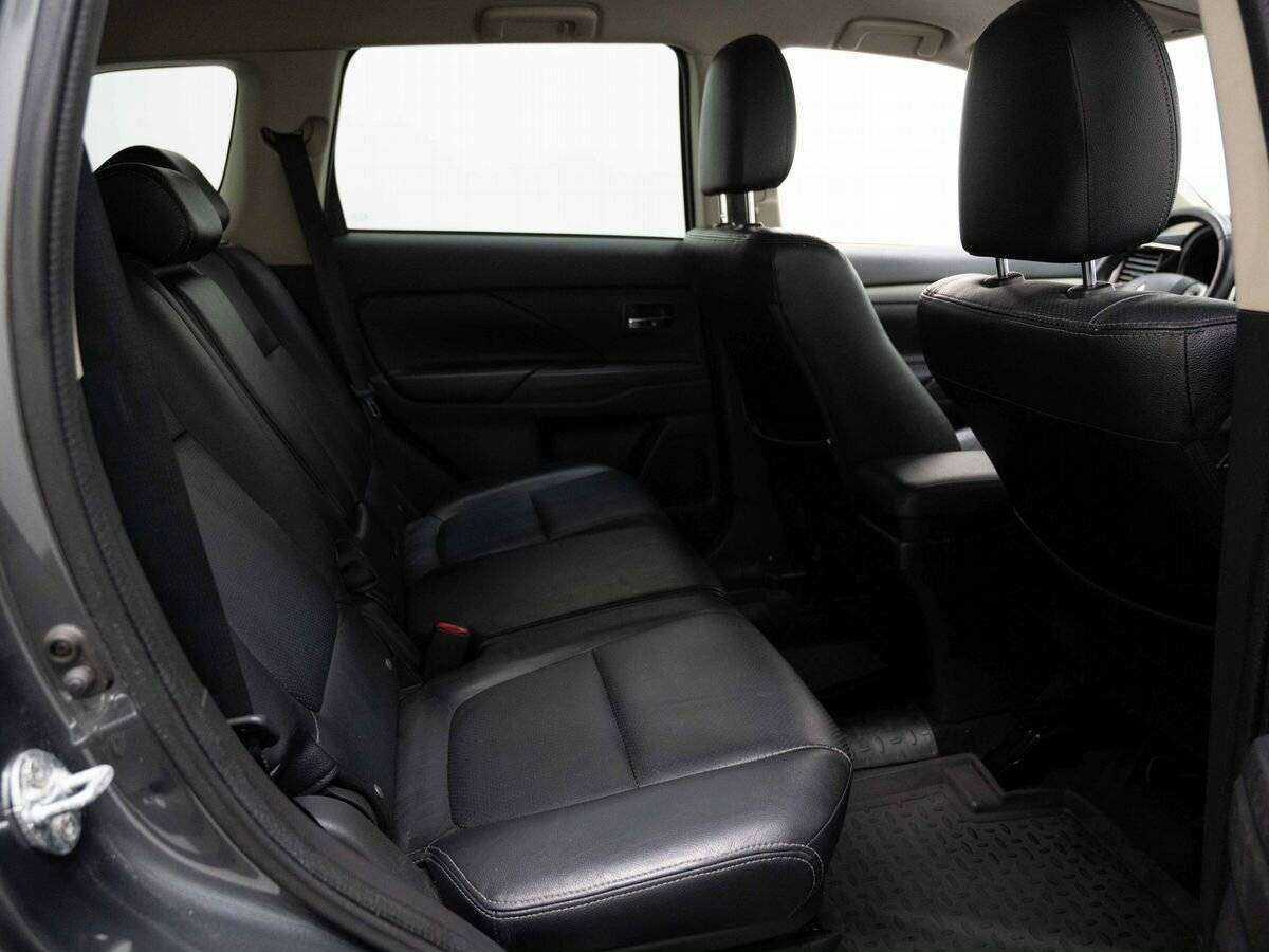 Mitsubishi Outlander с пробегом — 2013 год. Фото: #9