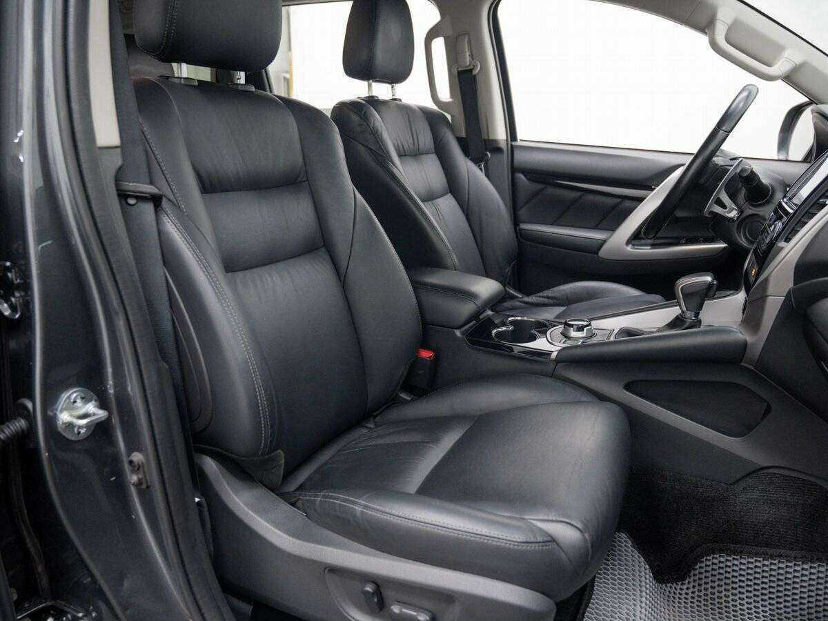 Mitsubishi Pajero Sport с пробегом — 2018 год. Фото: #10