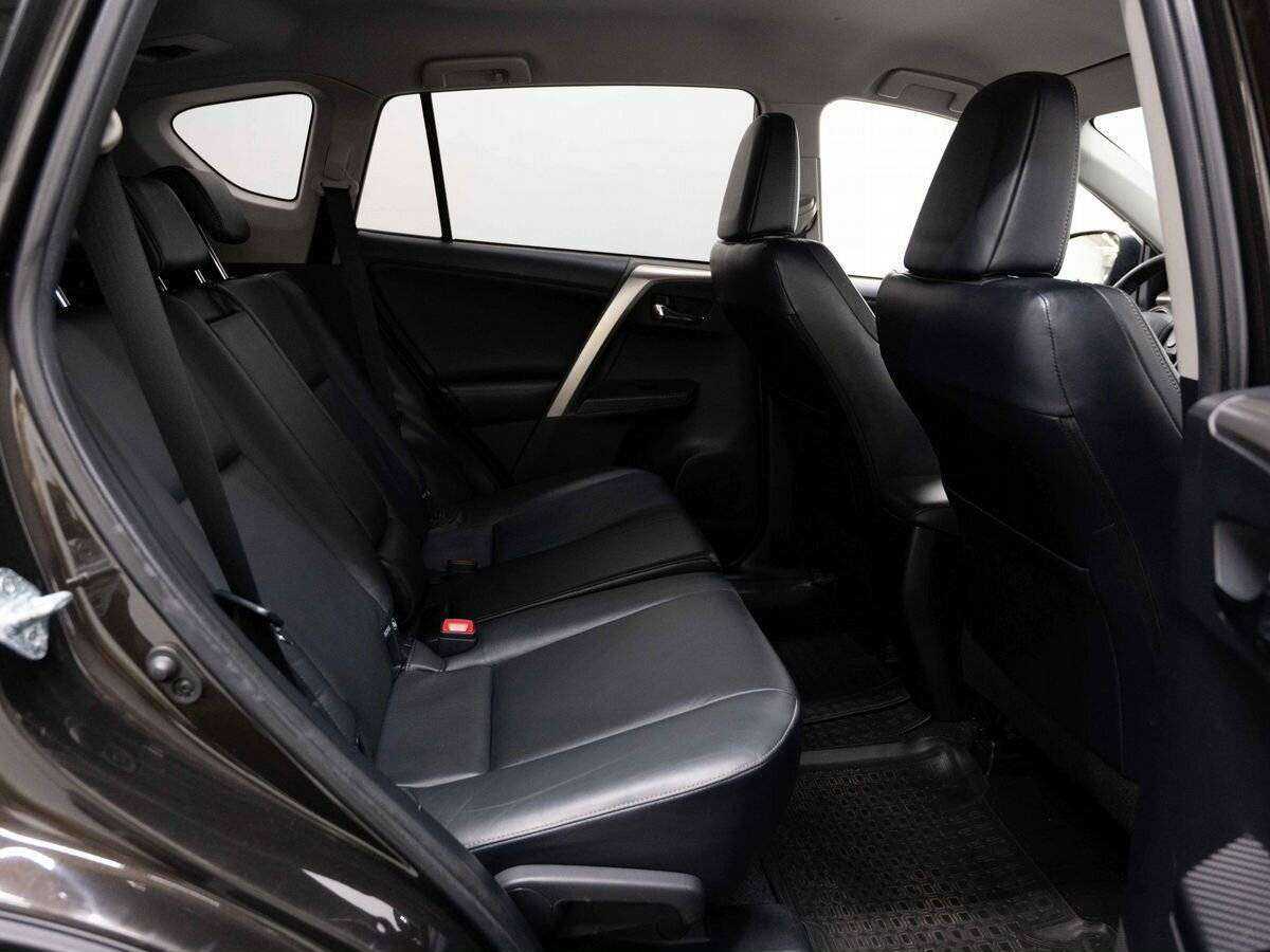 Toyota RAV4 с пробегом — 2014 год. Фото: #9