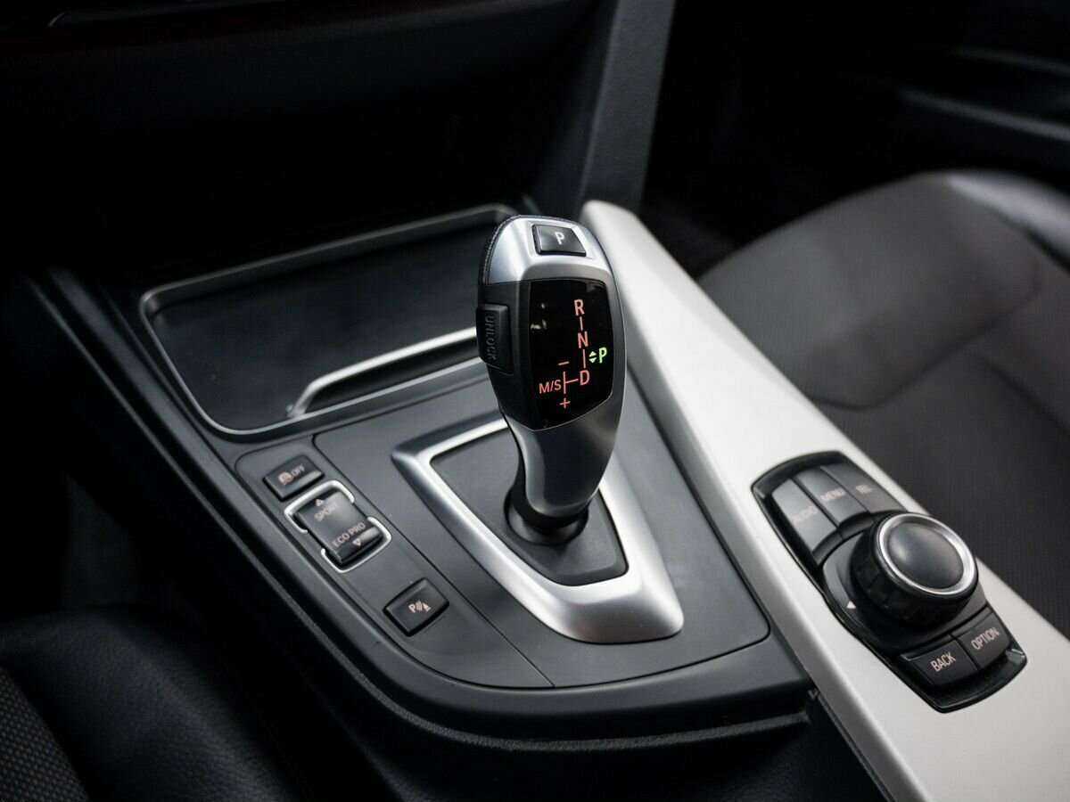 BMW 3 серии с пробегом — 2016 год. Фото: #17