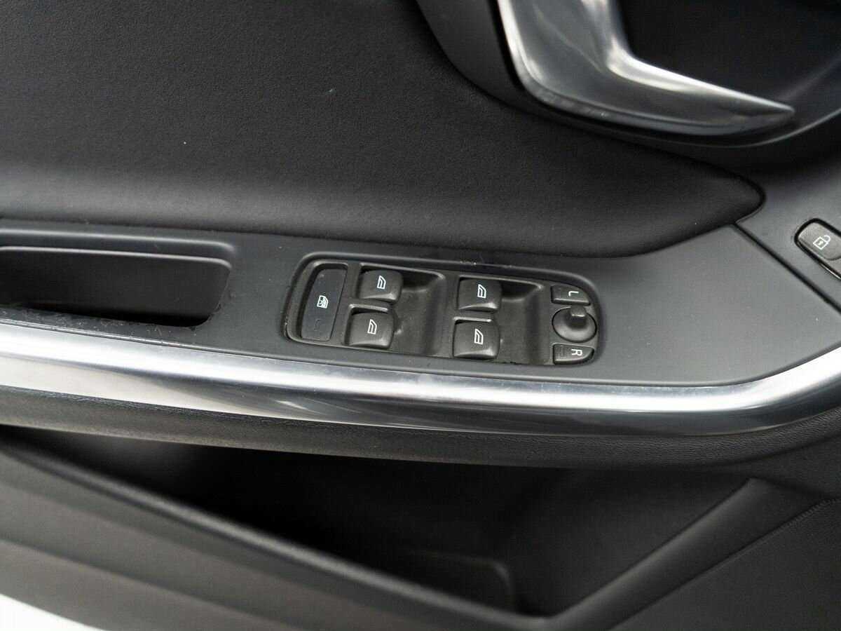 Volvo S60 с пробегом — 2012 год. Фото: #12