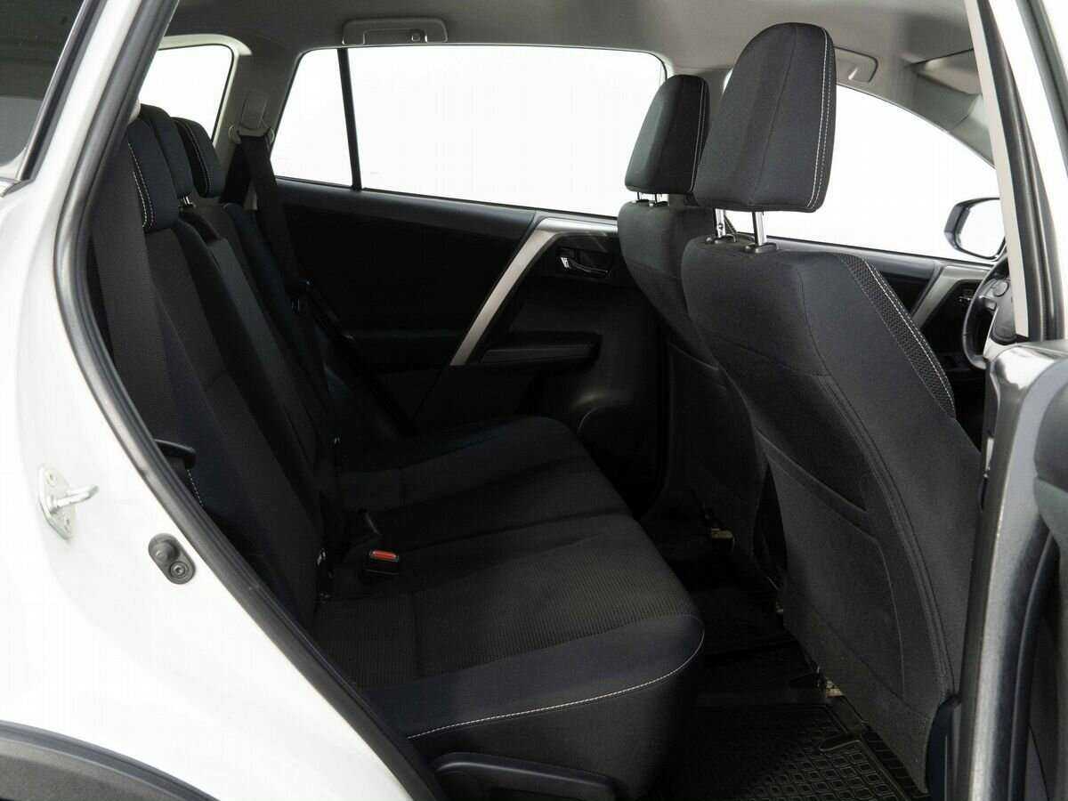 Toyota RAV4 с пробегом — 2018 год. Фото: #26