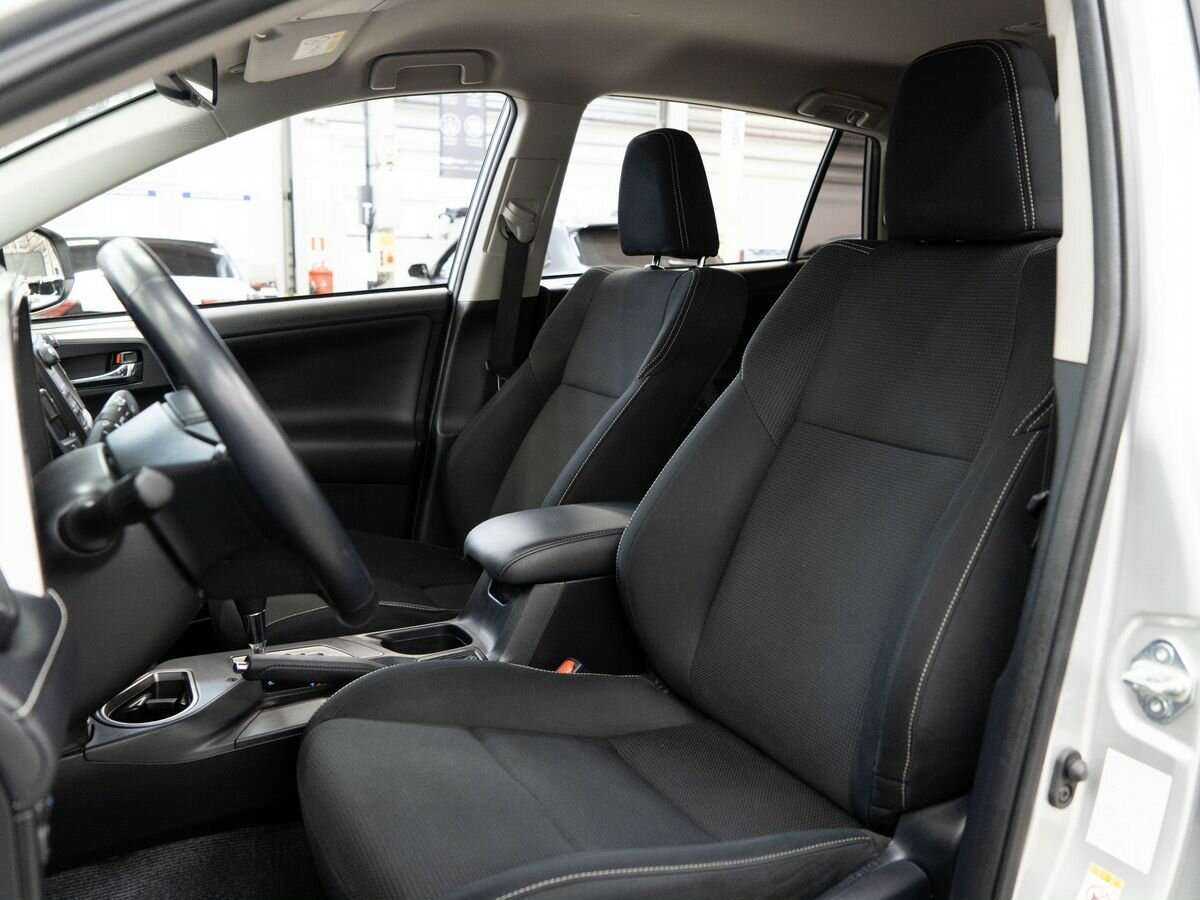 Toyota RAV4 с пробегом — 2016 год. Фото: #5