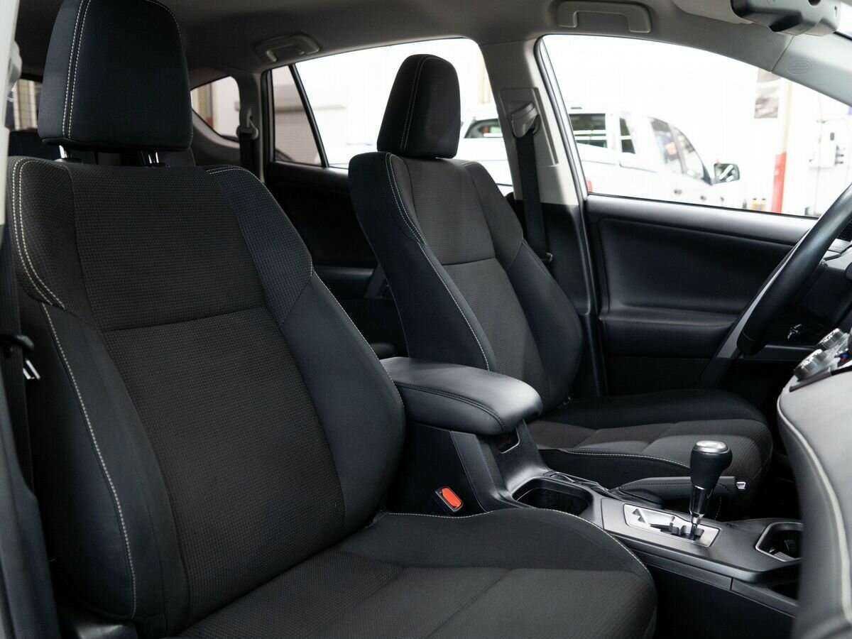 Toyota RAV4 с пробегом — 2016 год. Фото: #10