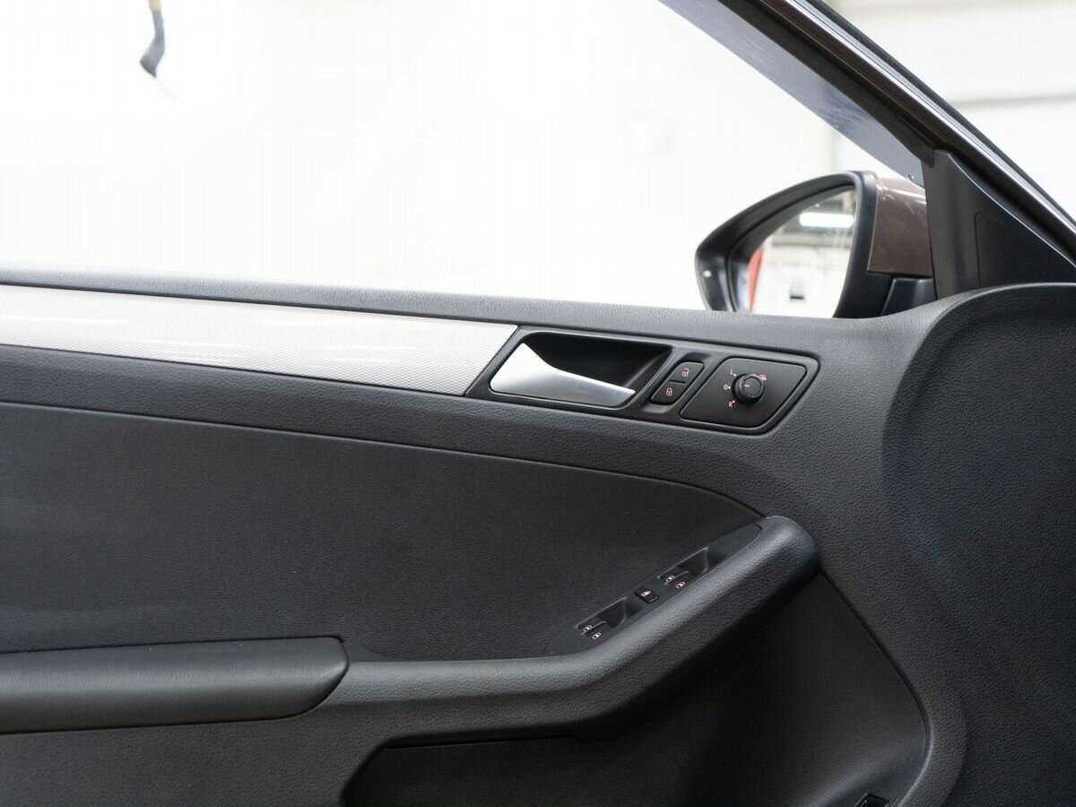 Volkswagen Jetta с пробегом — 2016 год. Фото: #15