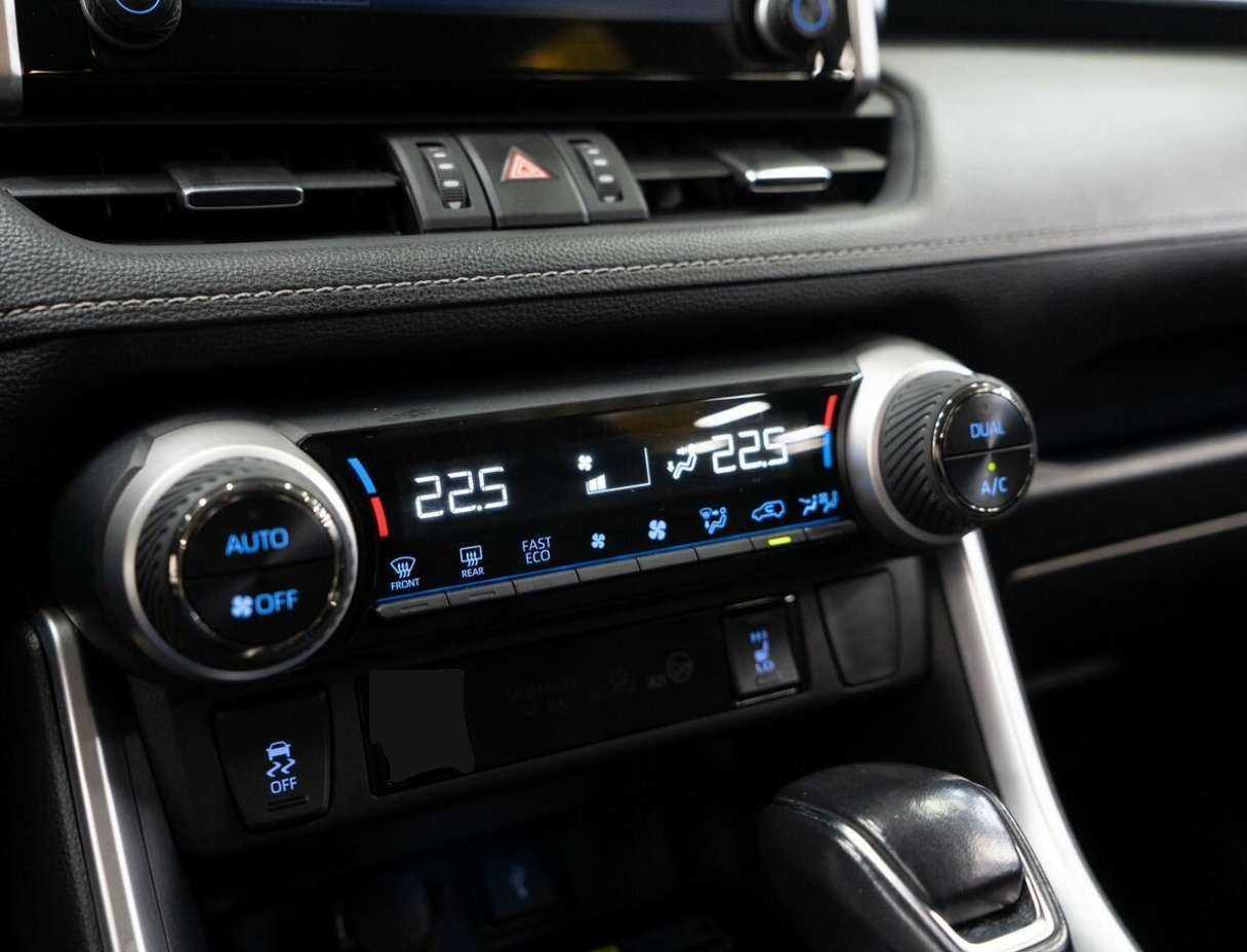 Toyota RAV4 с пробегом — 2020 год. Фото: #10