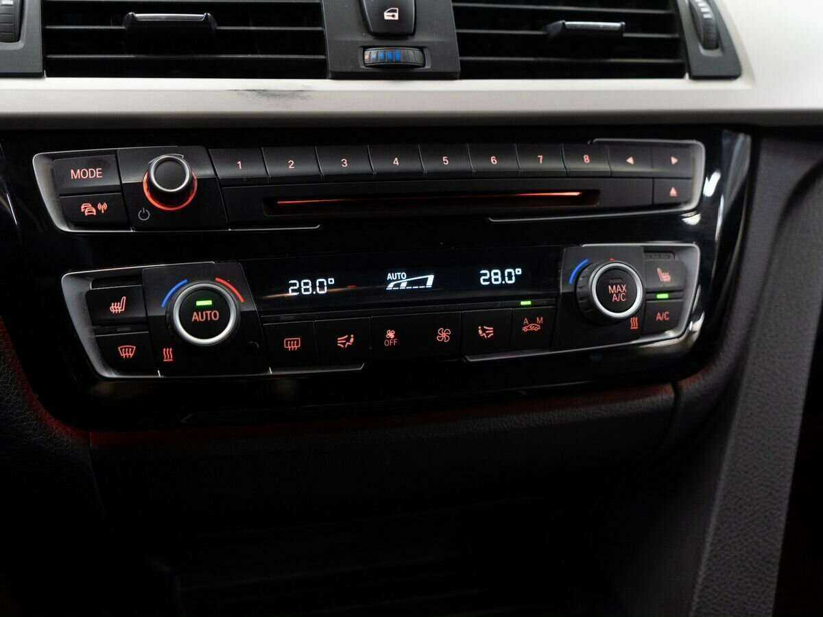 BMW 3 серии с пробегом — 2015 год. Фото: #10