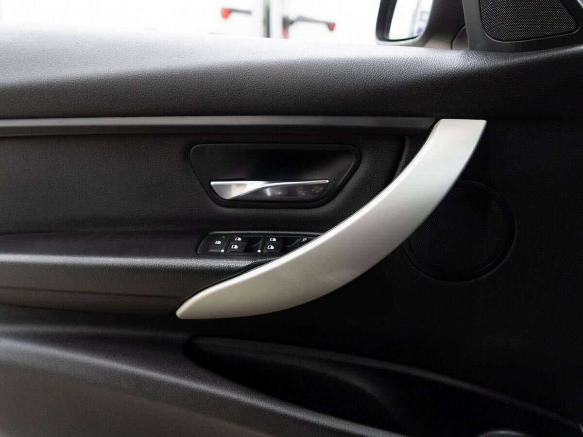 BMW 3 серии с пробегом — 2015 год. Фото: #14