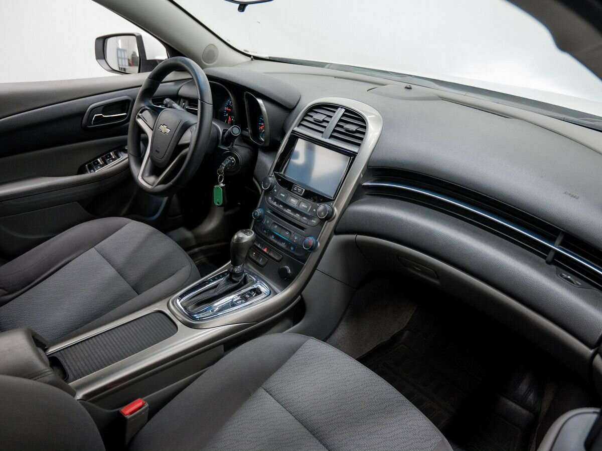 Chevrolet Malibu с пробегом — 2012 год. Фото: #6