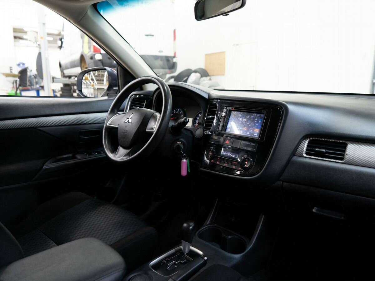 Mitsubishi Outlander с пробегом — 2015 год. Фото: #17