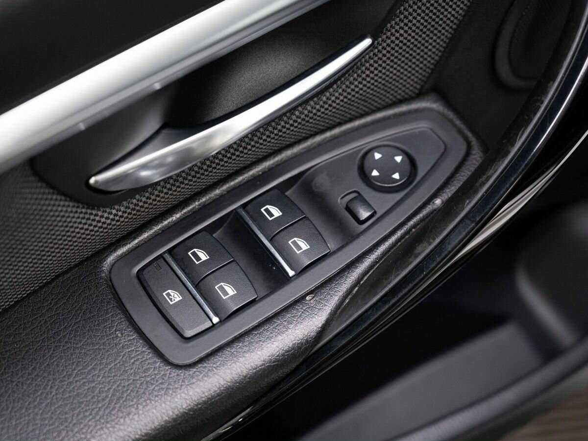 BMW 3 серии с пробегом — 2016 год. Фото: #17