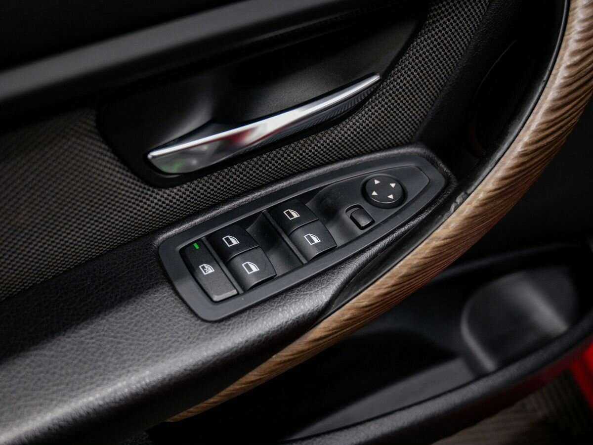 BMW 3 серии с пробегом — 2012 год. Фото: #11