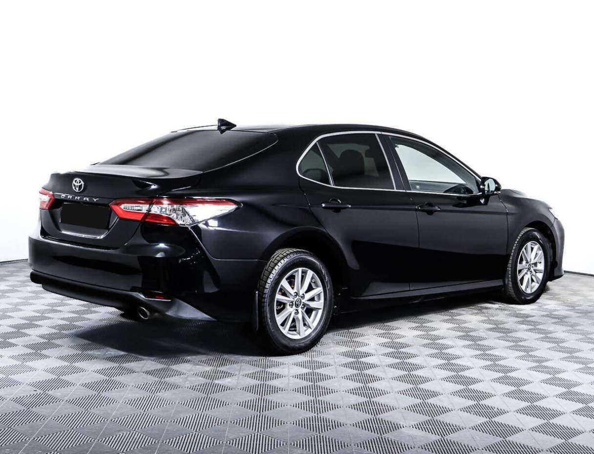 Toyota Camry с пробегом — 2020 год. Фото: #1
