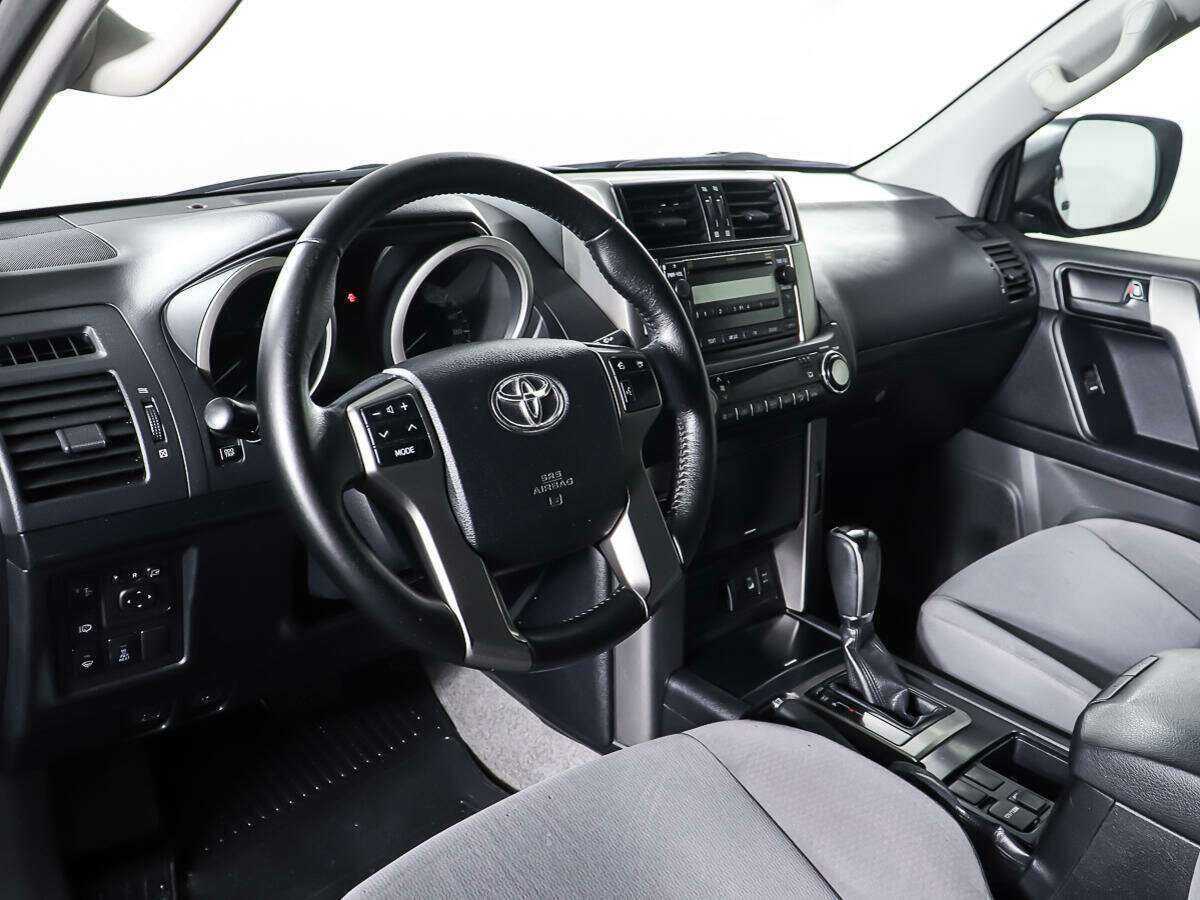 Toyota Land Cruiser Prado с пробегом — 2012 год. Фото: #12