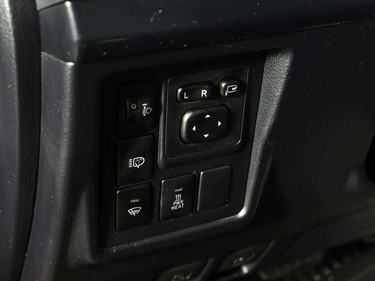 Toyota Land Cruiser Prado с пробегом — 2012 год. Фото: #15