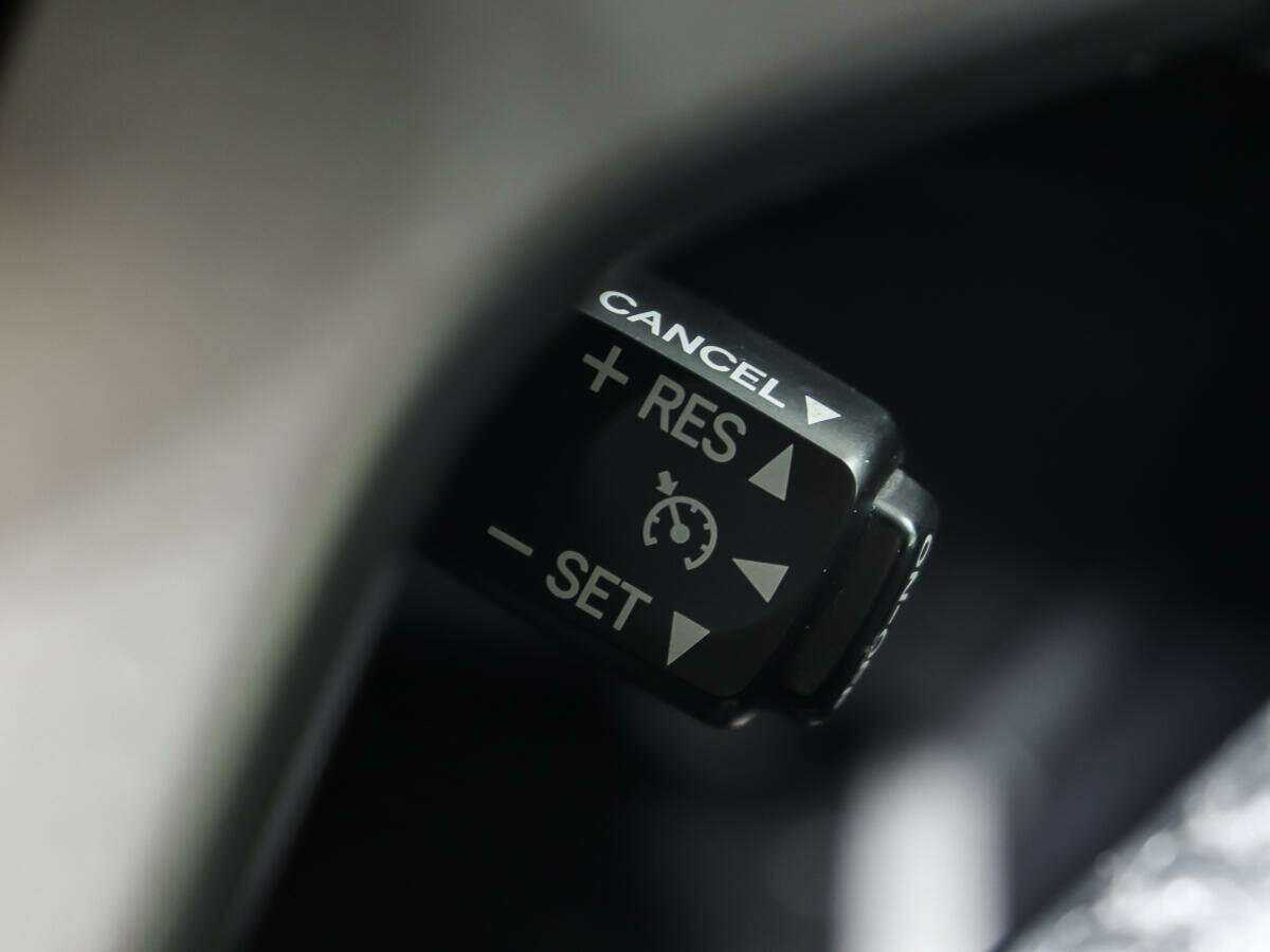 Toyota Land Cruiser Prado с пробегом — 2012 год. Фото: #17