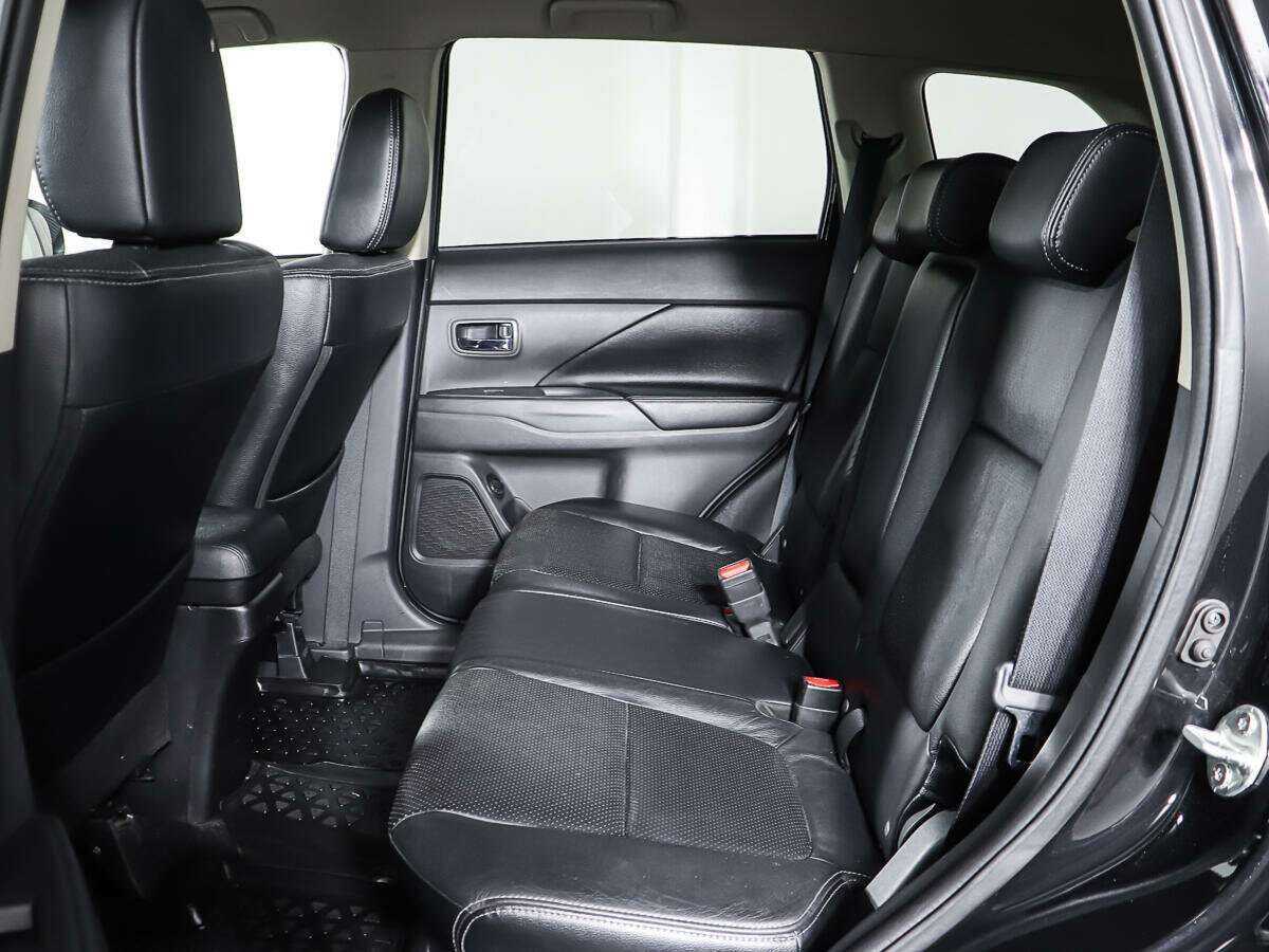 Mitsubishi Outlander с пробегом — 2012 год. Фото: #10