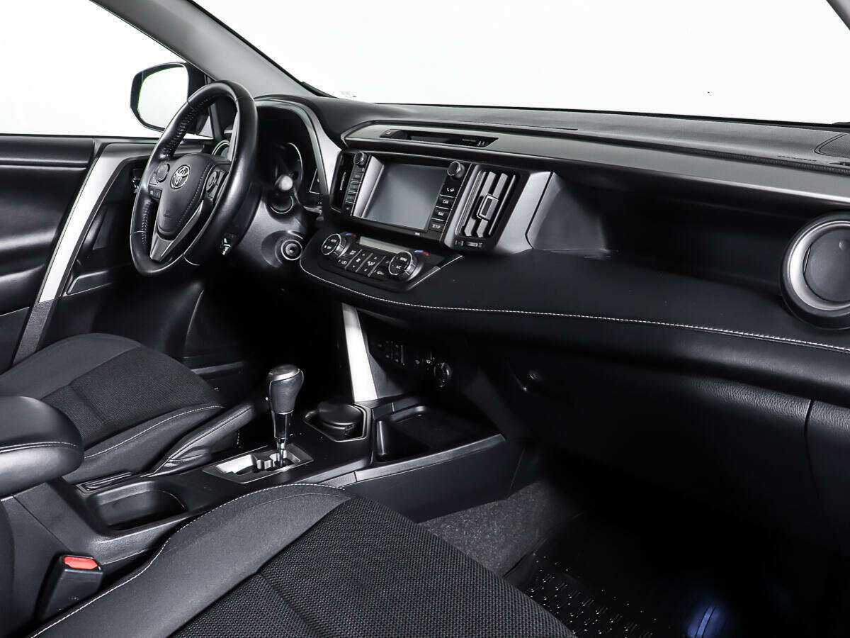 Toyota RAV4 с пробегом — 2017 год. Фото: #10