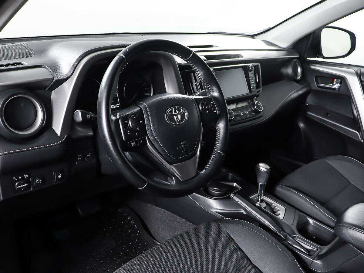Toyota RAV4 с пробегом — 2017 год. Фото: #13