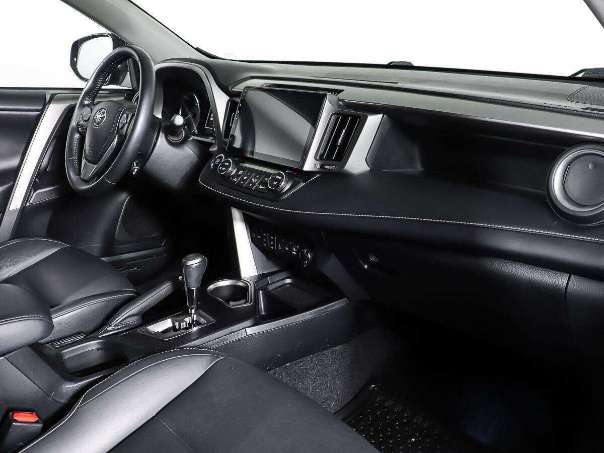 Toyota RAV4 с пробегом — 2018 год. Фото: #8
