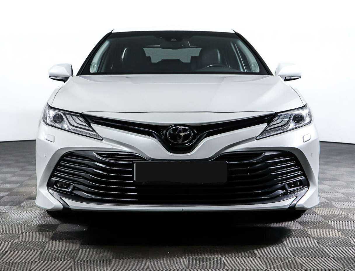 Toyota Camry с пробегом — 2020 год. Фото: #1
