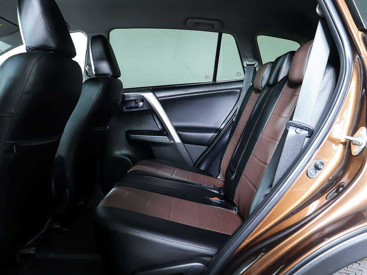 Toyota RAV4 с пробегом — 2018 год. Фото: #8