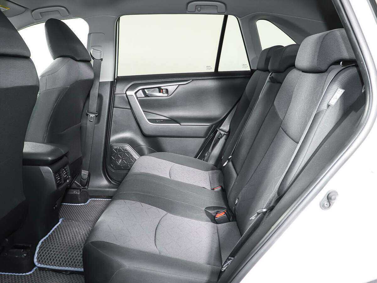 Toyota RAV4 с пробегом — 2019 год. Фото: #9