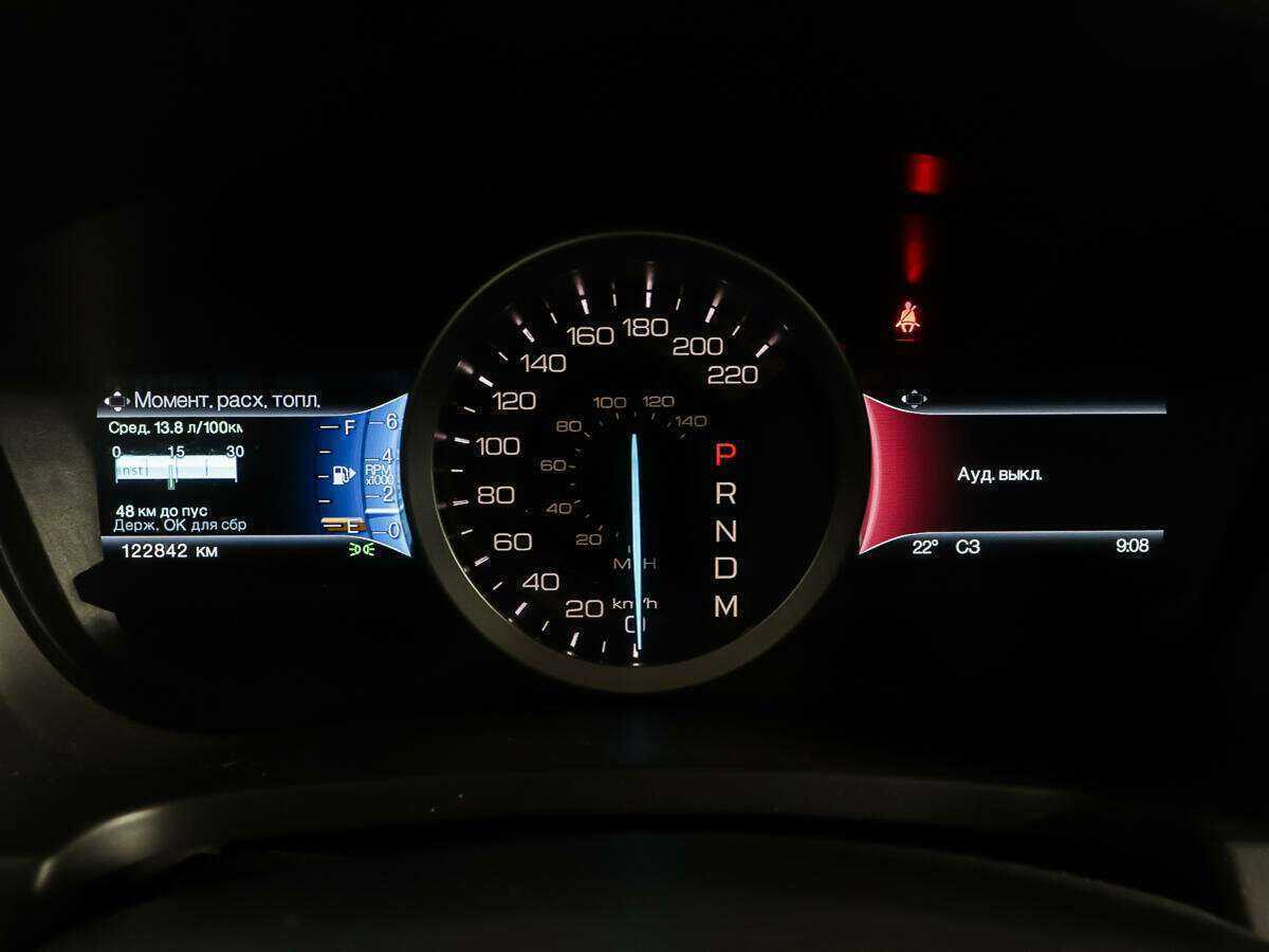 Ford Explorer с пробегом — 2015 год. Фото: #13