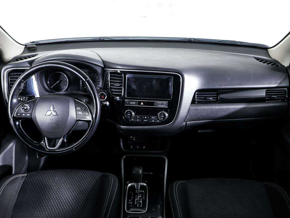Mitsubishi Outlander с пробегом — 2019 год. Фото: #10