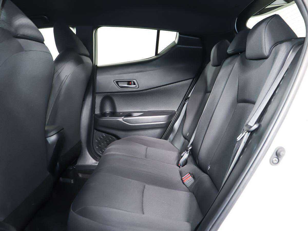 Toyota C-HR с пробегом — 2019 год. Фото: #9