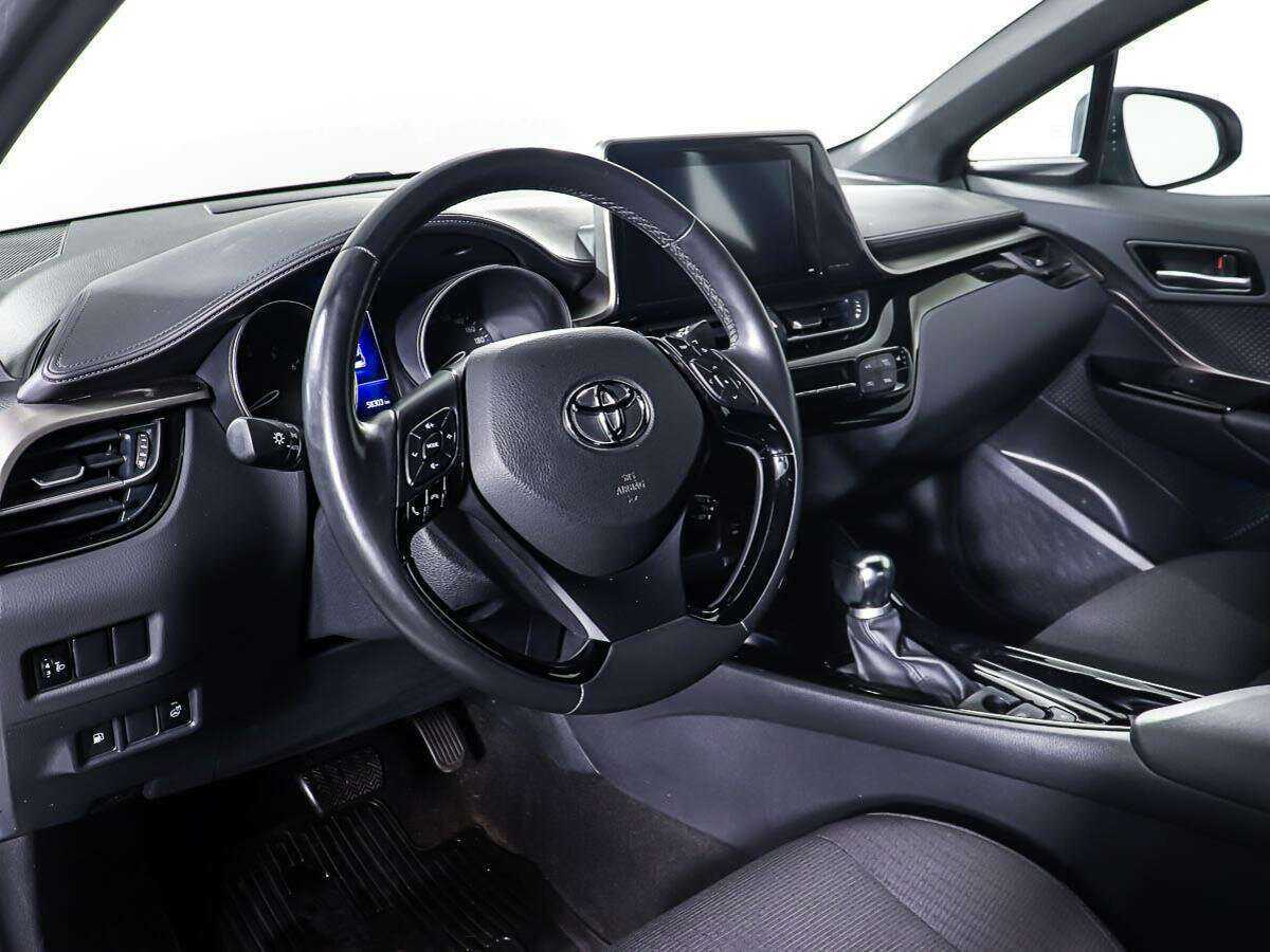 Toyota C-HR с пробегом — 2019 год. Фото: #12