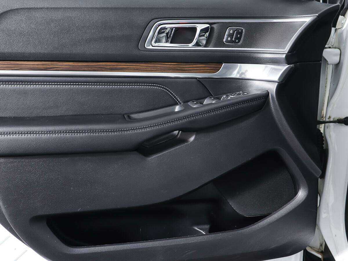 Ford Explorer с пробегом — 2017 год. Фото: #18