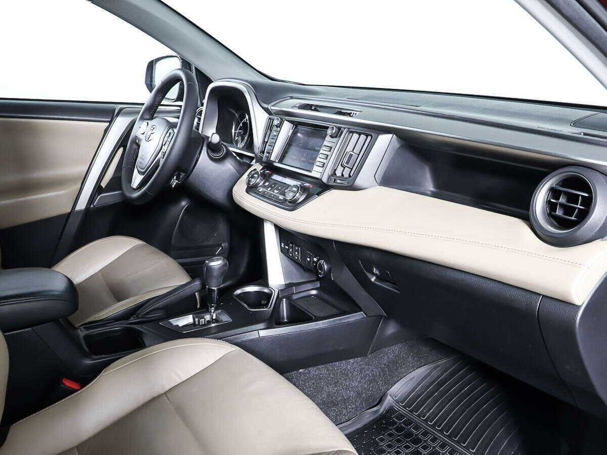 Toyota RAV4 с пробегом — 2018 год. Фото: #8