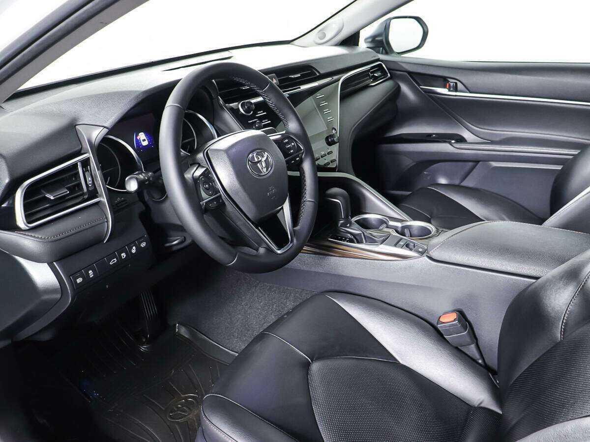 Toyota Camry с пробегом — 2018 год. Фото: #12