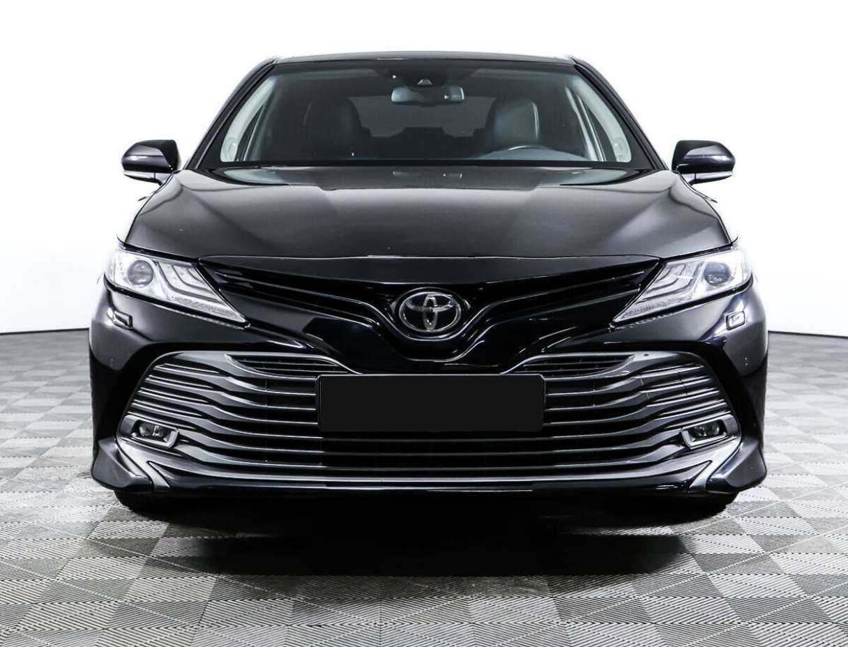 Toyota Camry с пробегом — 2019 год. Фото: #1