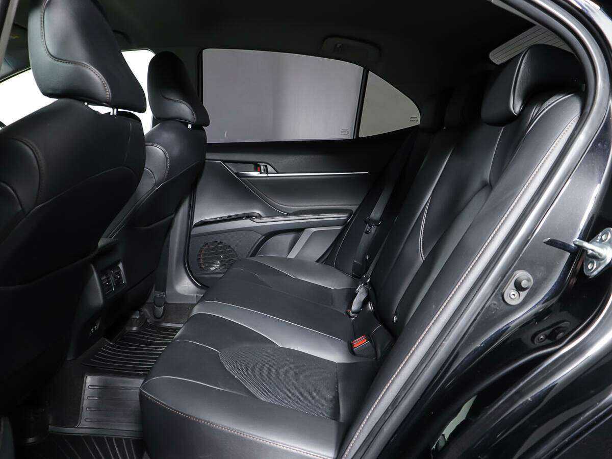 Toyota Camry с пробегом — 2019 год. Фото: #9