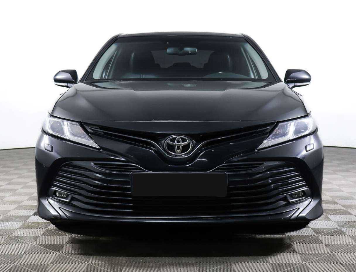 Toyota Camry с пробегом — 2018 год. Фото: #1