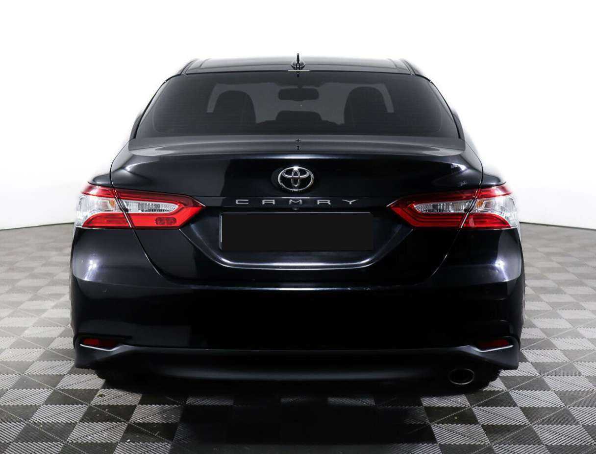 Toyota Camry с пробегом — 2018 год. Фото: #5