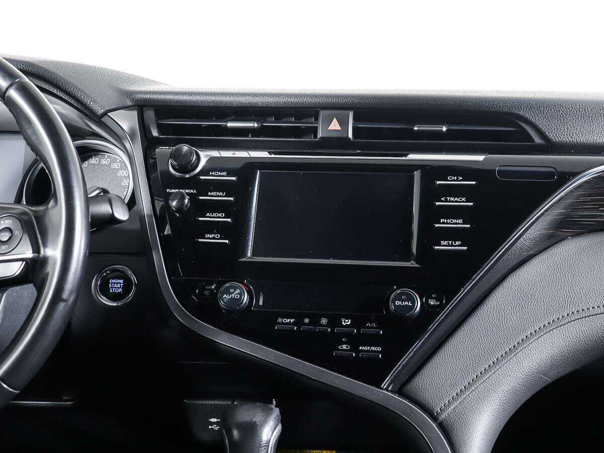 Toyota Camry с пробегом — 2018 год. Фото: #11