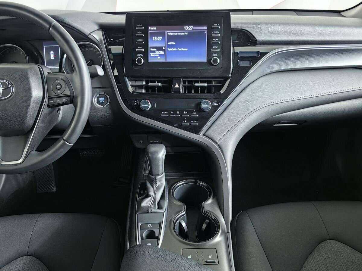 Toyota Camry с пробегом — 2021 год. Фото: #10