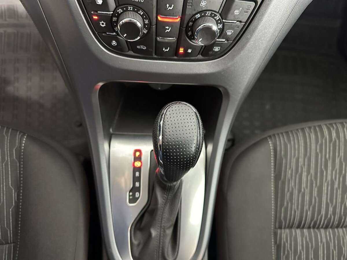 Opel Astra с пробегом — 2013 год. Фото: #9