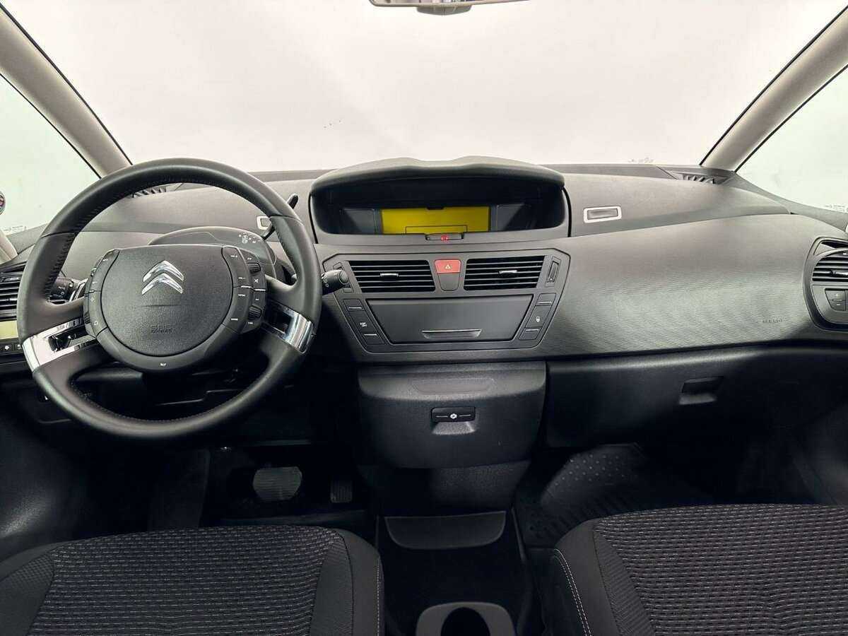 Citroen C4 Picasso с пробегом — 2012 год. Фото: #6