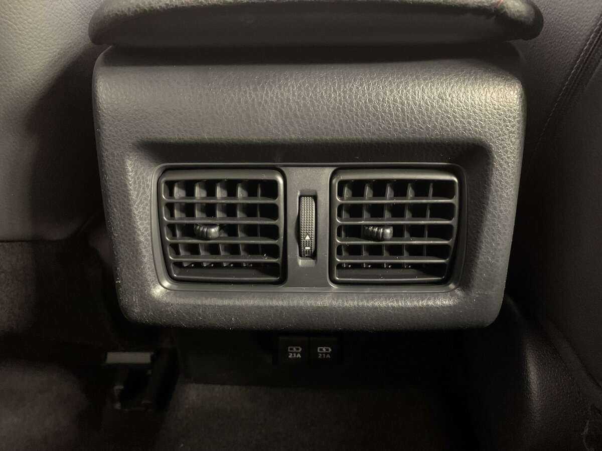 Toyota Camry с пробегом — 2019 год. Фото: #15