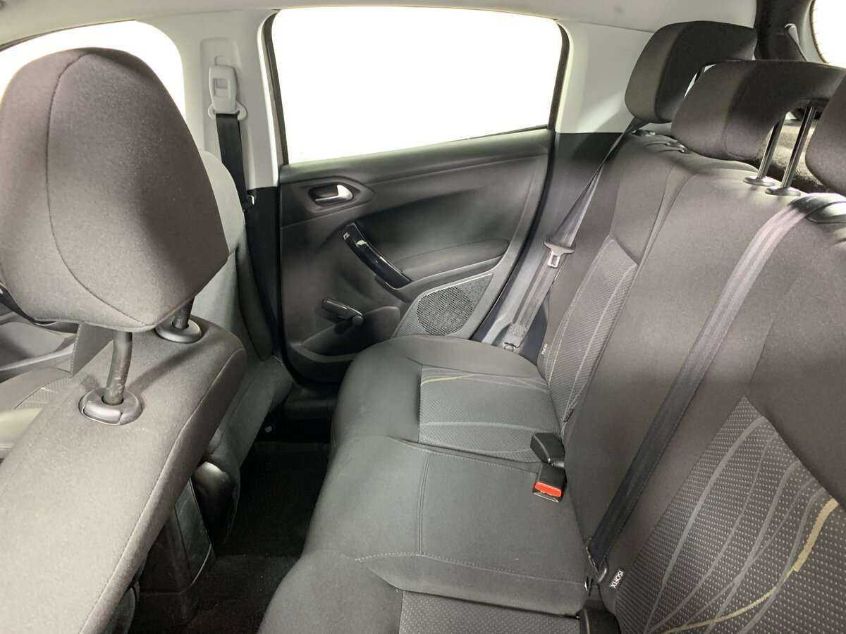 Peugeot 208 с пробегом — 2013 год. Фото: #15