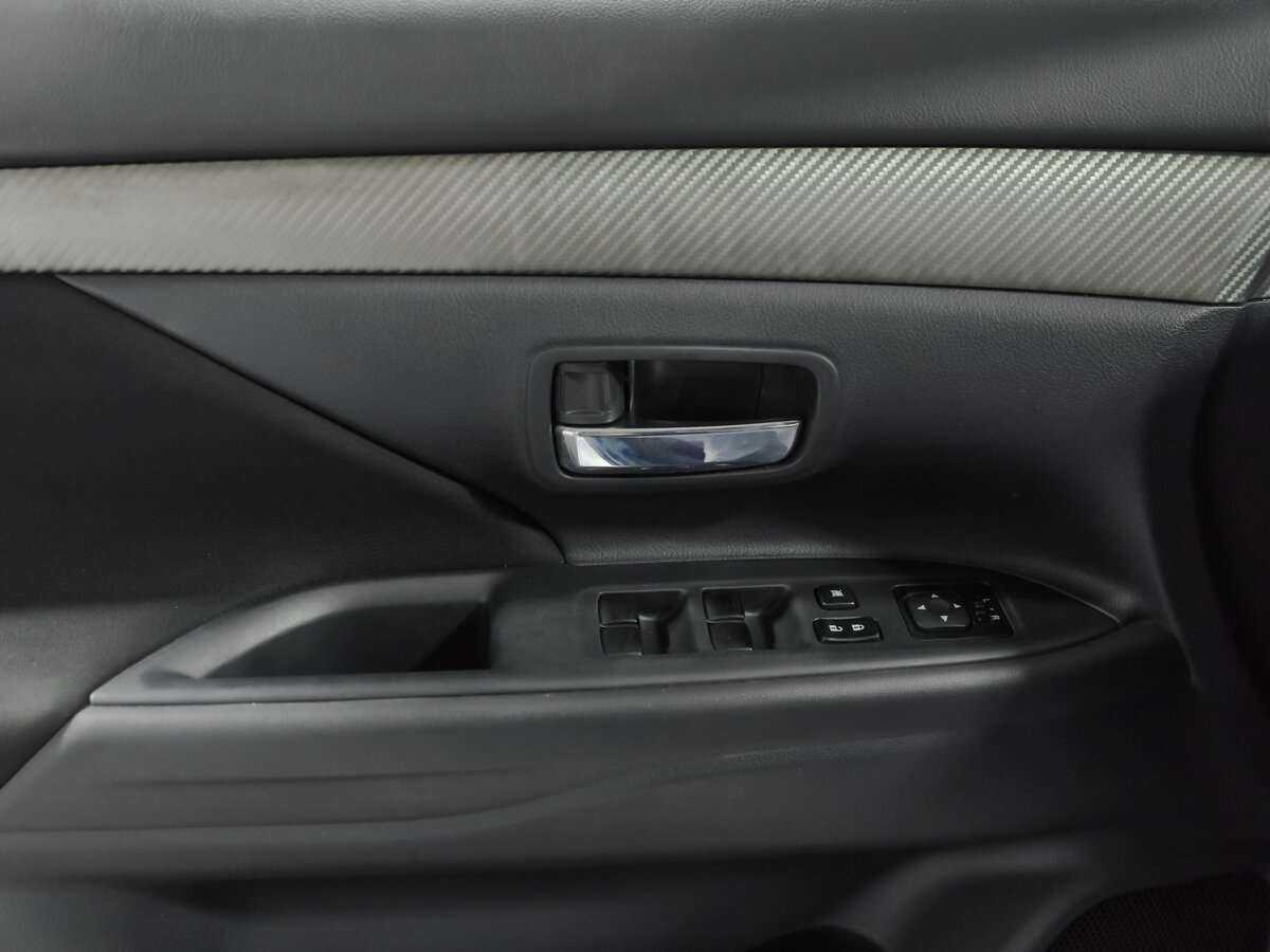 Mitsubishi Outlander с пробегом — 2013 год. Фото: #11