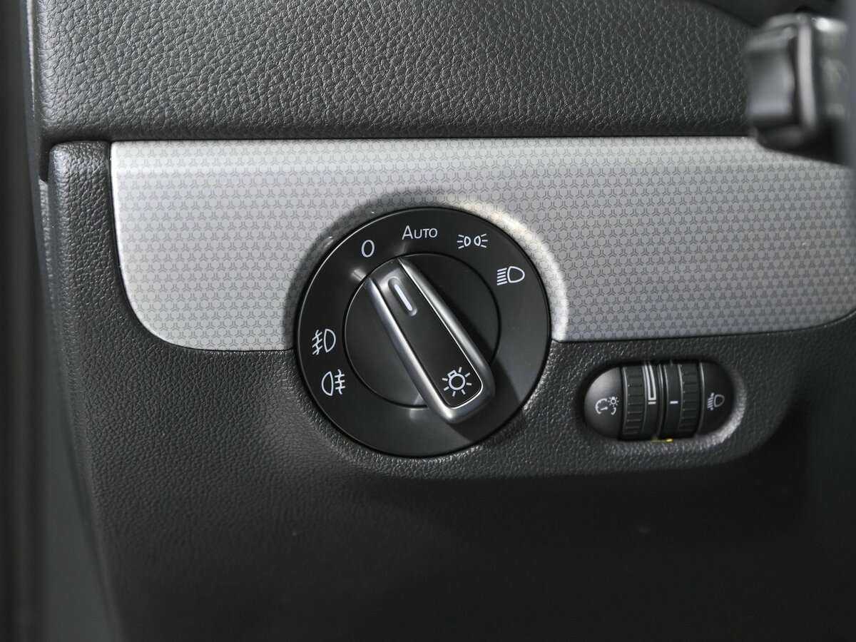 Volkswagen Jetta с пробегом — 2013 год. Фото: #12