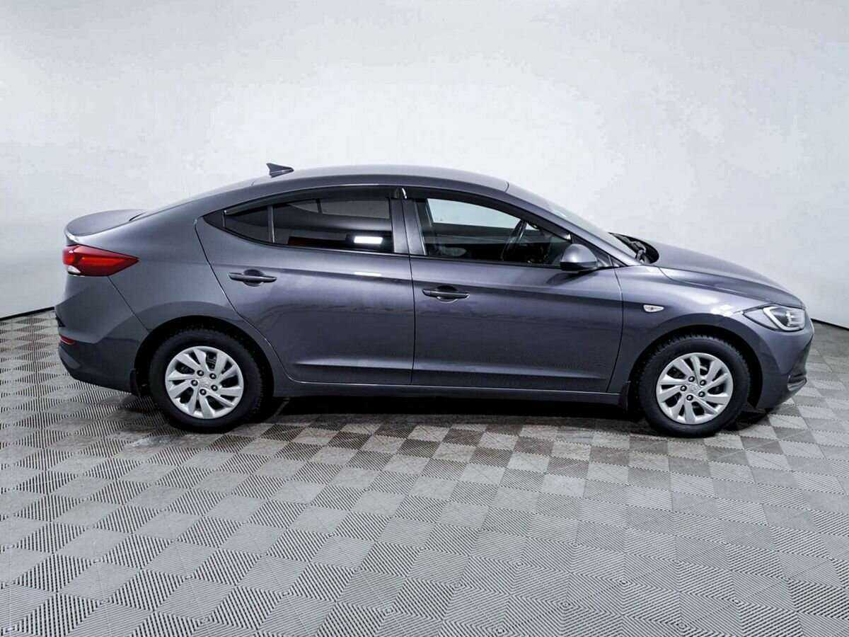 Hyundai Elantra с пробегом — 2018 год. Фото: #3