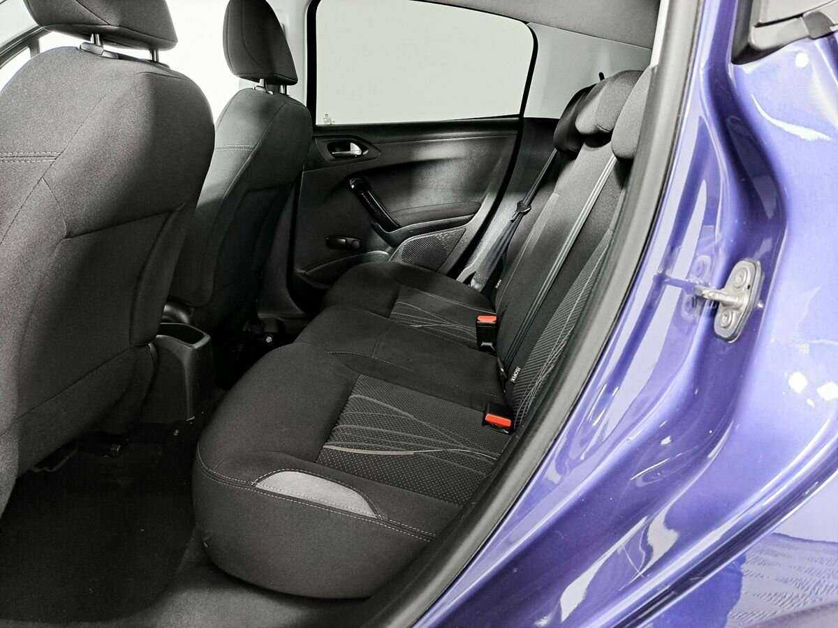 Peugeot 208 с пробегом — 2013 год. Фото: #9