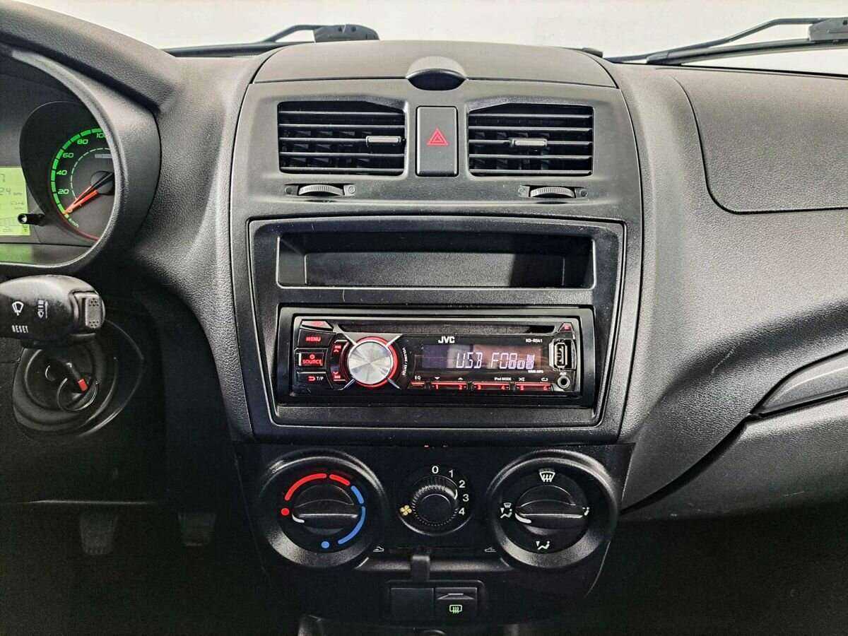 Lada (ВАЗ) Kalina с пробегом — 2013 год. Фото: #14