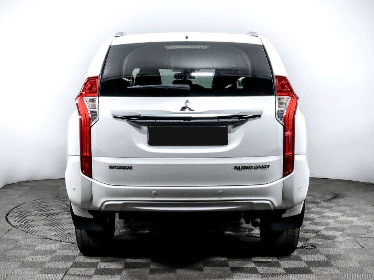 Mitsubishi Pajero Sport с пробегом — 2017 год. Фото: #4